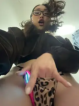 trytomakememoam webcam