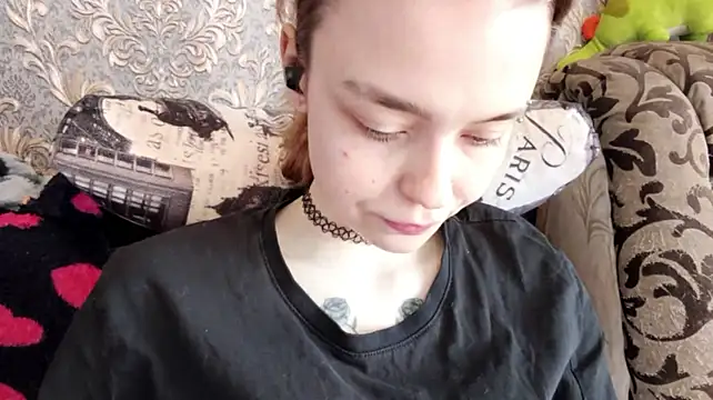 CaraDelevingnee webcam