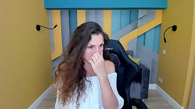 EllaLong webcam