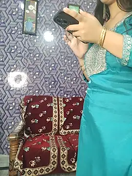 Queen_Rosyy live cam on StripChat