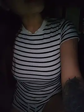 Kieulinh98 live cam on StripChat
