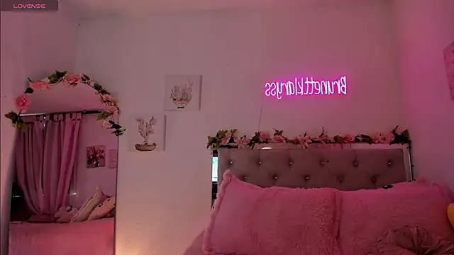 bruneettklaryss webcam