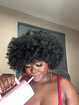 WomanNextdoor1 webcam