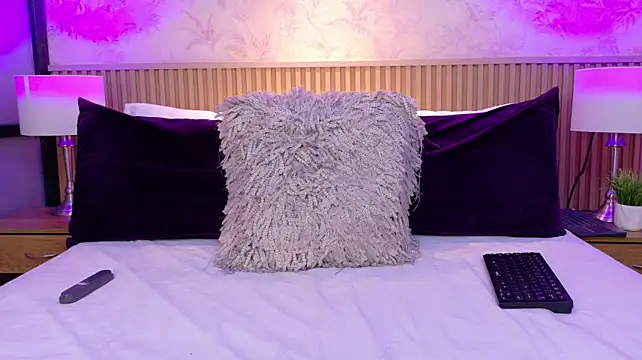 Darcy_glow_ webcam