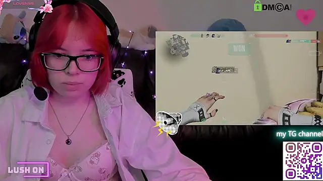 LinneaChan webcam