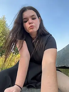 SnowWhiteSin live sex cam