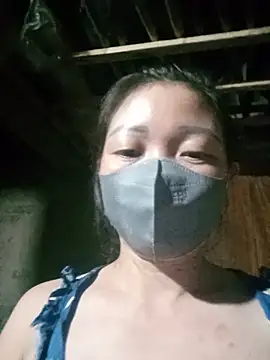 Bling-pusy live cam on StripChat