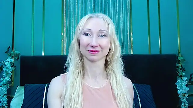KissDreamm live cam on StripChat
