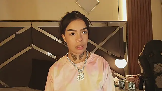 Bratz_x live cam on StripChat