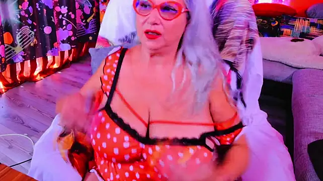 YOUR_MATURE_FANTASY webcam