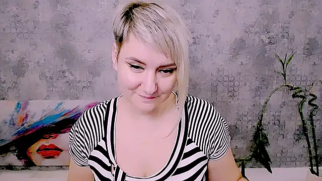 Djullia live cam on StripChat