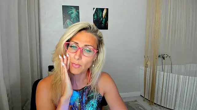 MuseOfStage live cam on StripChat