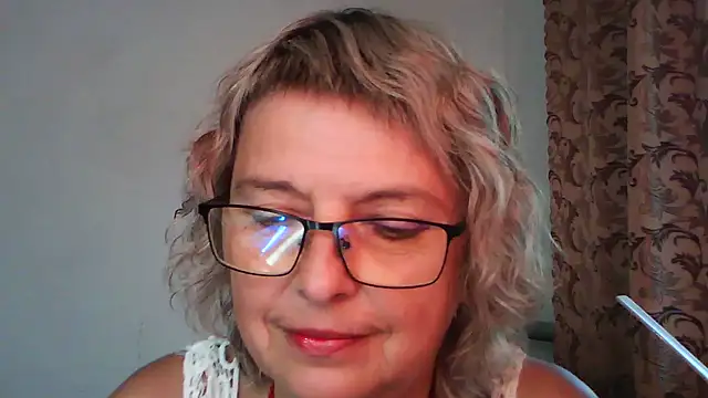 ElizabethGorden live cam on StripChat