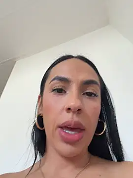 alina_cruz webcam