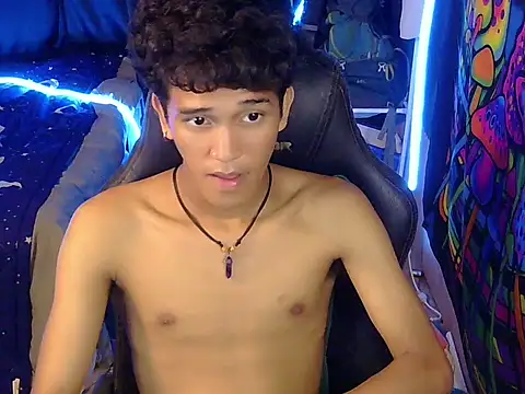 hugekenbigcock live cam on StripChat