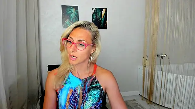 MuseOfStage live cam on StripChat