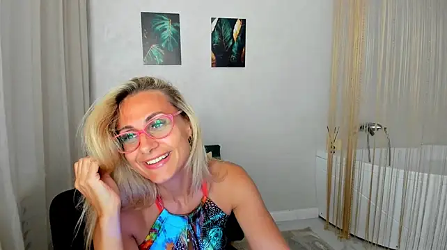 MuseOfStage live cam on StripChat