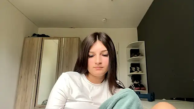 SpanishRooter live cam on StripChat