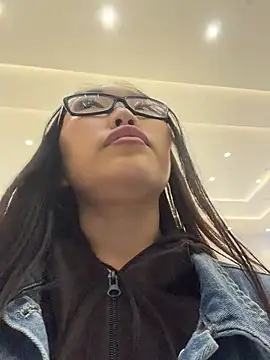 trytomakememoam live cam on StripChat