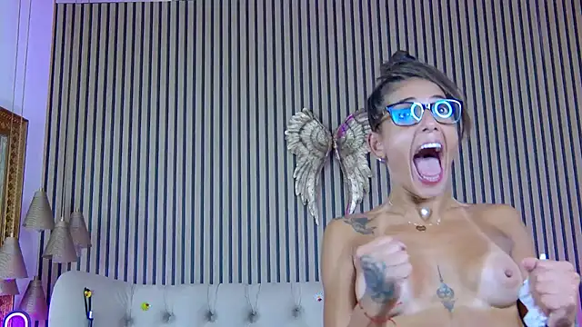 PlayfulShow webcam