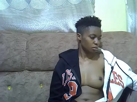 prettyy_joy live cam on StripChat
