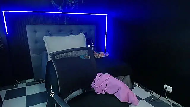 sasi_luna live cam on StripChat