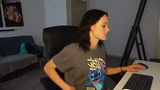 Chloe_Bannet live cam on StripChat