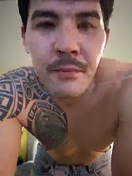 Sexystraightstud live cam on StripChat