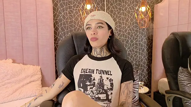 aa_lunit live cam on StripChat