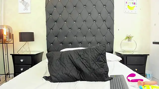 ariana_moon00 webcam