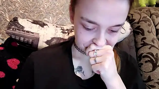 CaraDelevingnee webcam