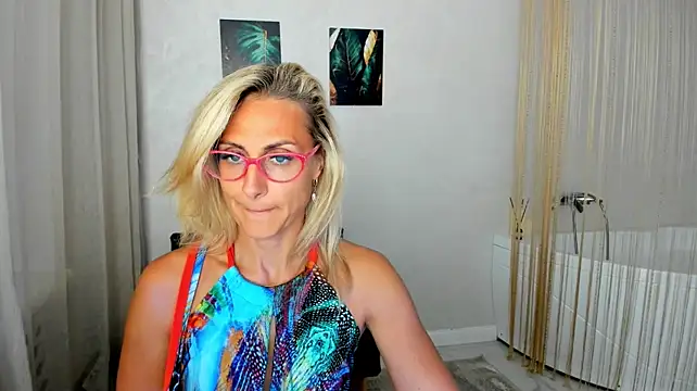 MuseOfStage live cam on StripChat