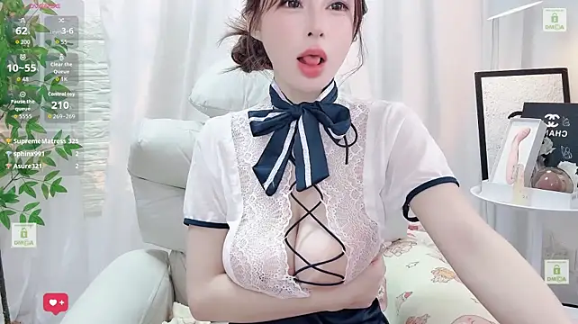 Yoyo_520 live cam on StripChat