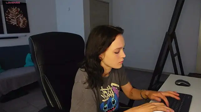 Chloe_Bannet live cam on StripChat