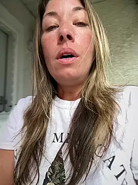 MiraKisss webcam