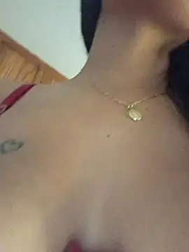 Victoria_velvet webcam