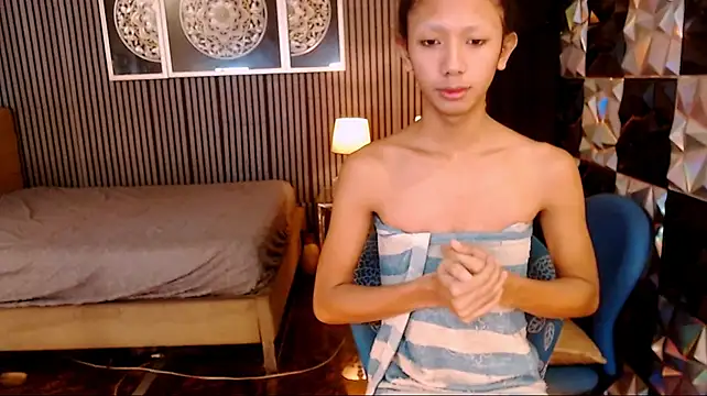 PrettyHorseCockTrans webcam