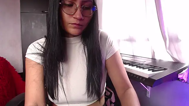 leah-666 live cam on StripChat