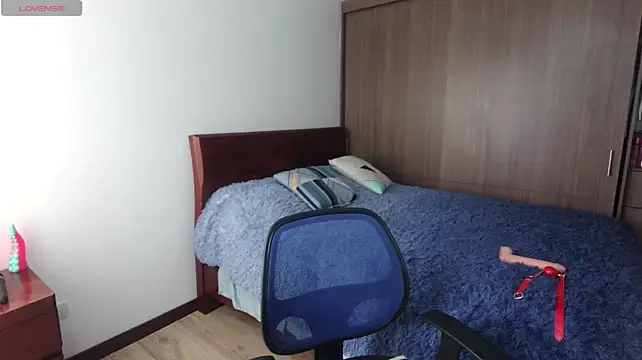 Luanarhoades webcam