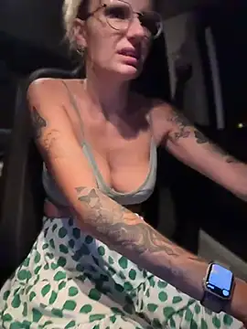 betsy (F young) - Birthday fun  public outside