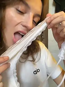 -AngelAri-