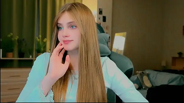 yourbeautyarya webcam