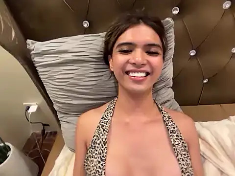 WomanofWorldTS live sex cam