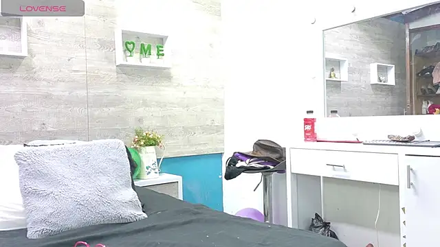 SoffieMature webcam