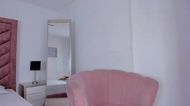 MiaLauren_ webcam