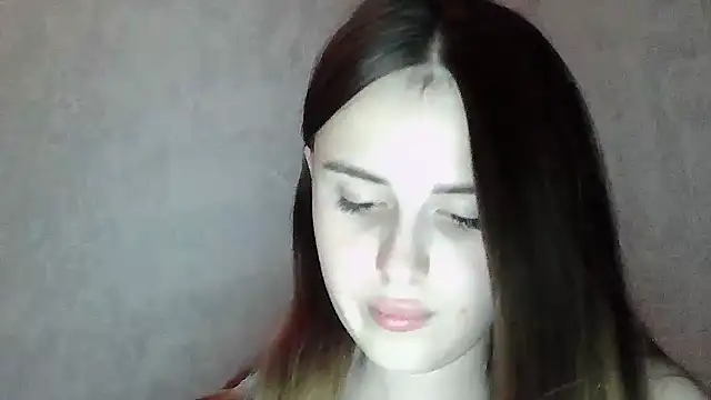 SweetLoraa webcam