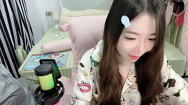Gardenia-222 live cam on StripChat