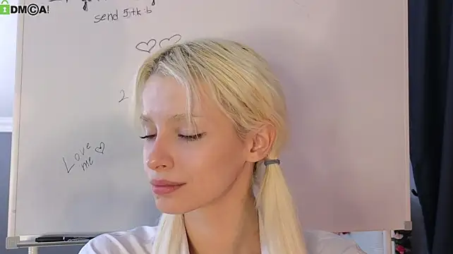 Naomi_Demio webcam