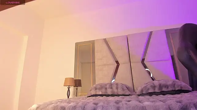 CarolineFyre live cam on StripChat