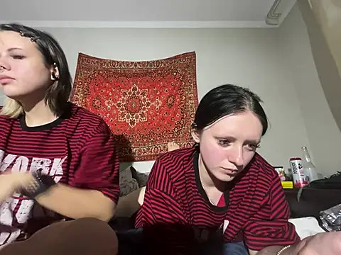 StrawberryDuo live cam on StripChat